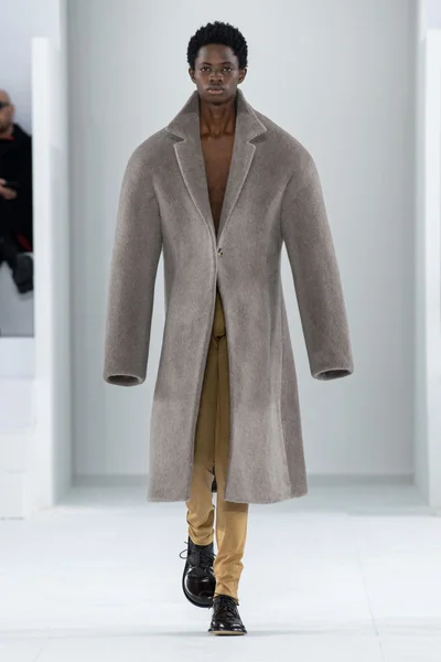 Look 17